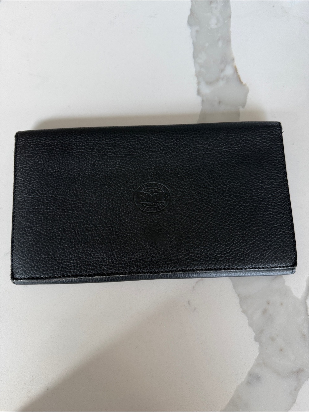 ROOTS Leather travel Long Wallet with Embossed Logo